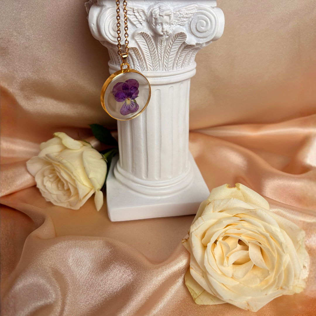 Explore our range of preserved flowers in resin, each month with its own corresponding preserved flower on an 18k gold plated chain.
