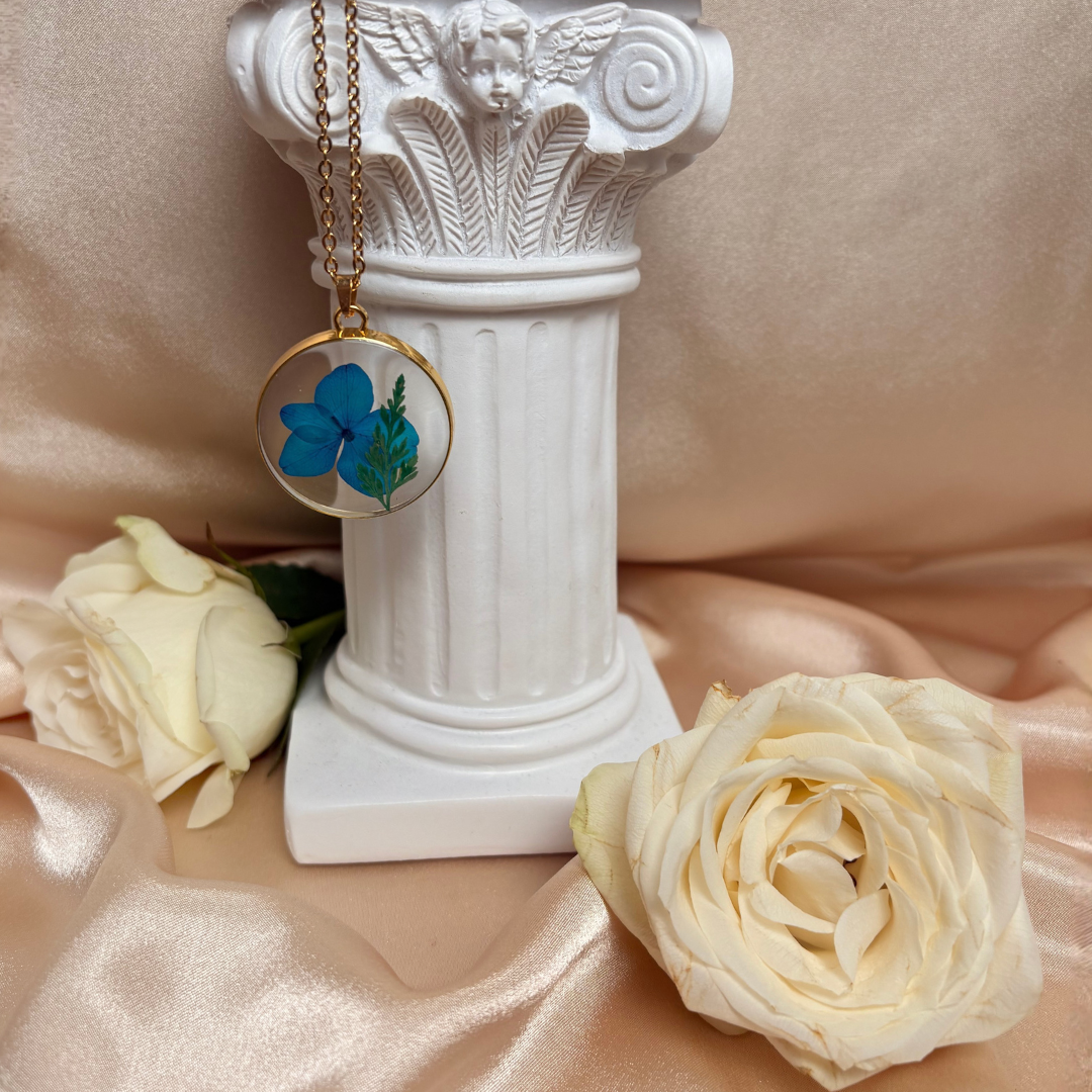 June resin preserved flower 18k gold plated necklace