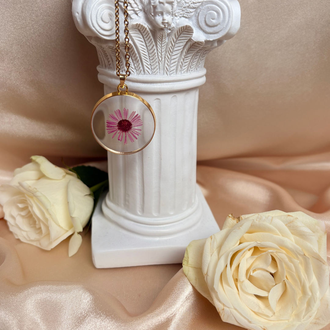 November resin preserved flower 18k gold plated necklace