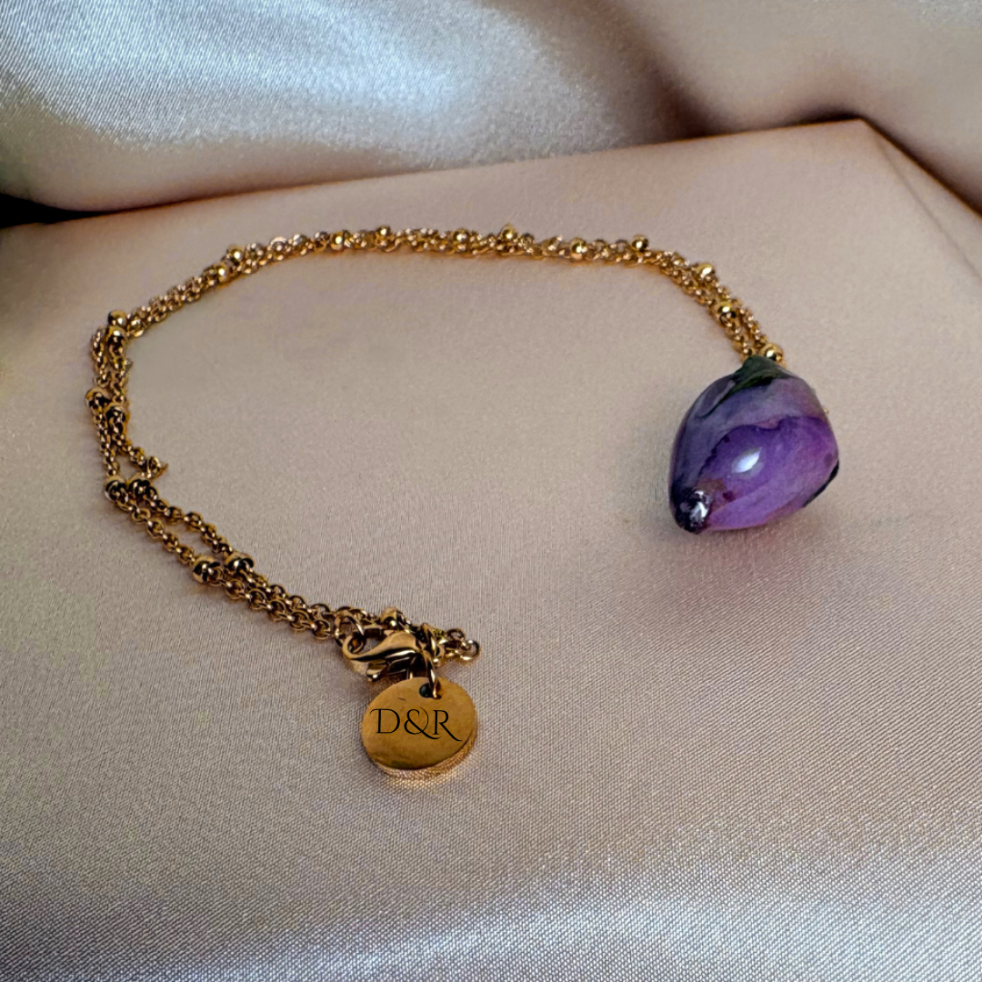 Enjoy our hand-finished preserved resin rose purple necklace with 18k gold plated chain, servicing the UK.